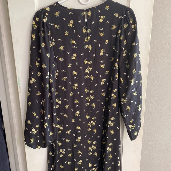 Puff-Sleeved Dress - Picture 6 of 7